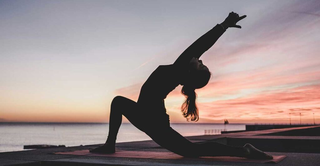 capa-96 beneficios-fisicos-e-mentais-da-yoga-ao-ar-livre